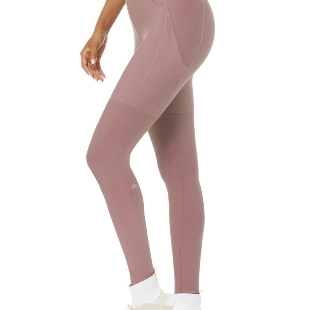 NWOT ALO YOGA 4 pocket high waist utility leggings in Woodrose